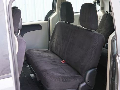 Used 2014 Dodge Grand Caravan American Value Package FWD image 9