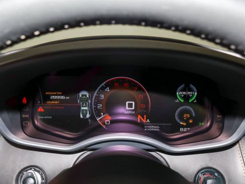 Used 2016 McLaren 570S Coupe RWD image 22