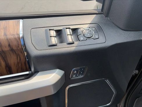 Used 2018 Ford F150 Lariat w/ Equipment Group 502A Luxury AWD/4WD image 12