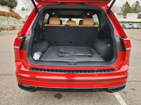 Certified 2024 Volkswagen Tiguan SE R-Line image 16