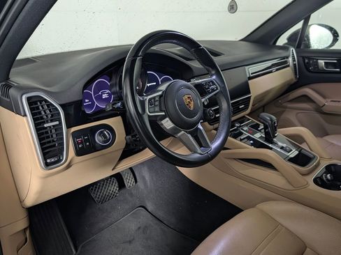 Certified 2023 Porsche Cayenne Platinum Edition AWD/4WD image 4