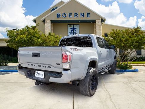 Used 2021 Toyota Tacoma TRD Sport w/ Technology Package RWD image 4