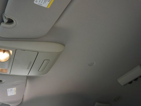 Used 2013 Dodge Grand Caravan SE image 21