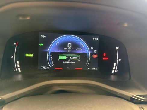 Used 2025 Toyota Camry SE FWD image 5