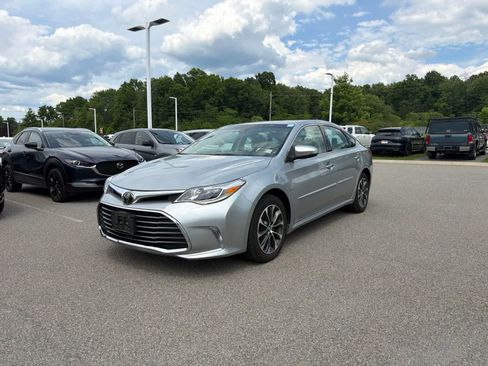 Used 2017 Toyota Avalon XLE Premium FWD image 1