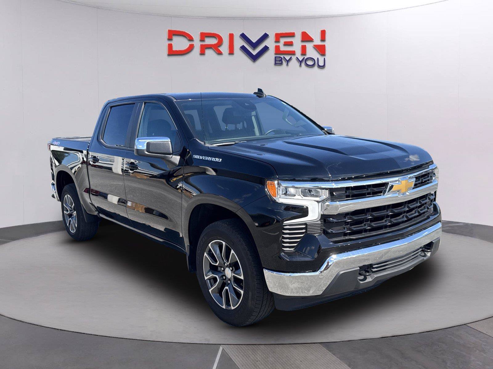 Used 2024 Chevrolet Silverado 1500 LT AWD/4WD image 1
