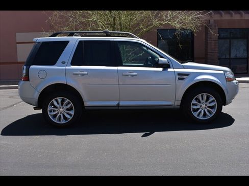 Used 2014 Land Rover LR2 AWD/4WD image 1