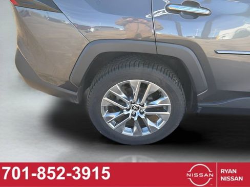 Used 2020 Toyota RAV4 Limited AWD/4WD image 30