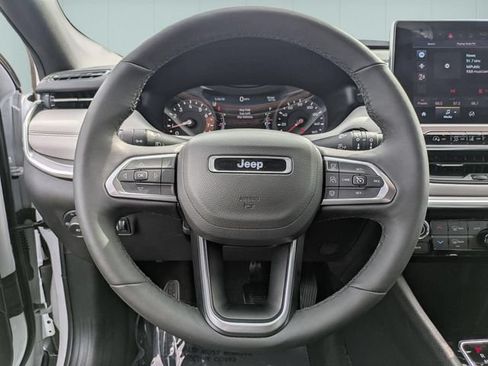 Used 2025 Jeep Compass Limited AWD/4WD image 17