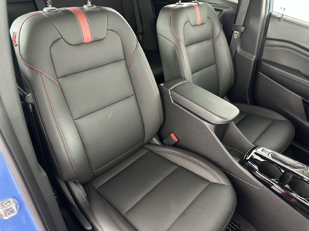 Used 2024 Chevrolet Trax RS w/ Sunroof Package FWD image 30
