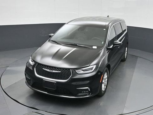 Used 2025 Chrysler Pacifica Select FWD image 35