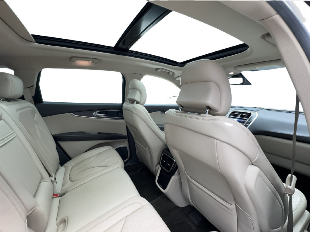 Used 2017 Lincoln MKX Reserve w/ Driver Assistance Package FWD image 29