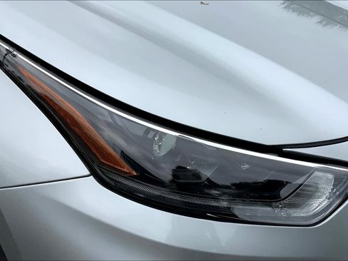 Used 2021 Toyota Highlander XLE image 28