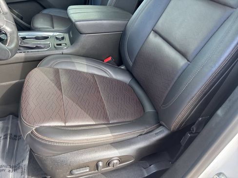 Used 2023 Chevrolet Traverse High Country FWD image 23