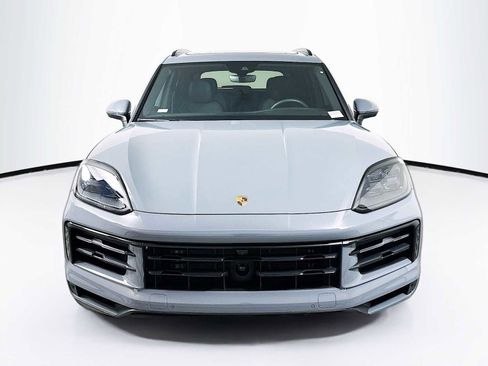 Certified 2025 Porsche Cayenne image 6