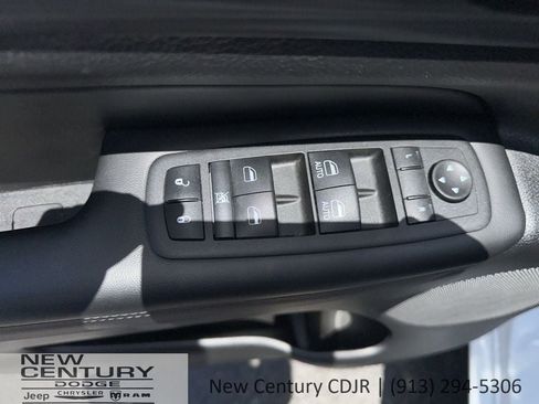 Used 2022 Jeep Grand Cherokee Laredo X image 7