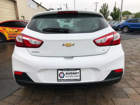 Used 2018 Chevrolet Cruze LT FWD image 3