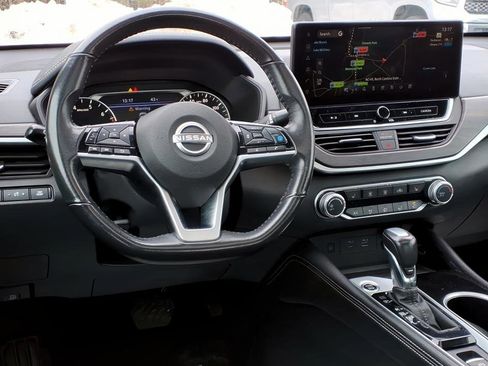 Used 2023 Nissan Altima 2.5 SV w/ SV Premium Package image 11