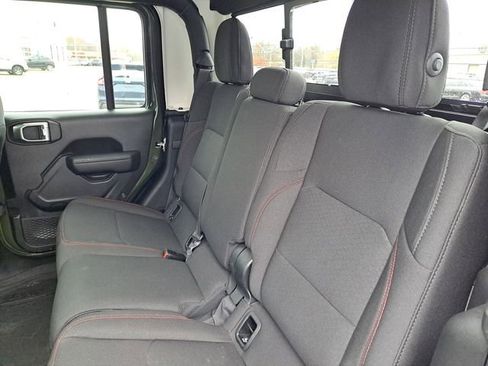 Used 2023 Jeep Gladiator Rubicon w/ Cold Weather Group image 19