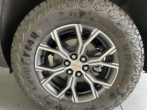 New 2026 GMC Acadia AT4 w/ Luxury Package image 5