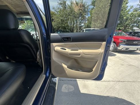 Used 2014 Toyota Tacoma PreRunner w/ SR5 Package RWD image 31