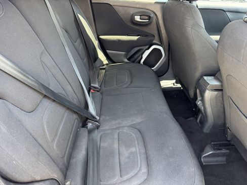 Used 2019 Jeep Renegade Latitude AWD/4WD image 10