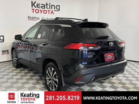 Certified 2025 Toyota Corolla Cross XLE image 7