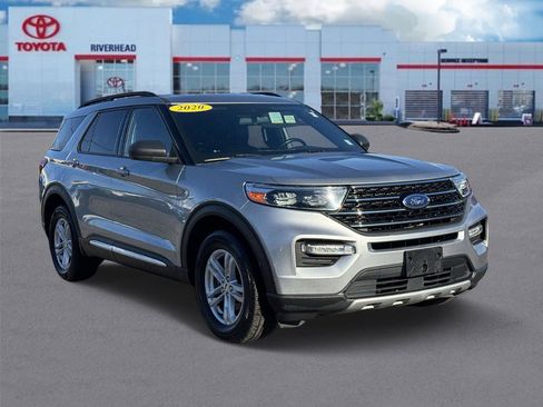 Used 2020 Ford Explorer XLT w/ Equipment Group 202A image 2