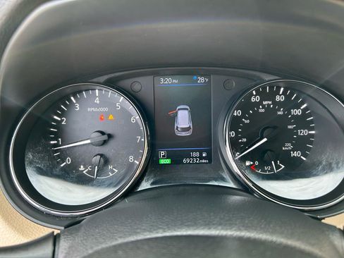 Used 2019 Nissan Rogue SL w/ Premium Package image 11