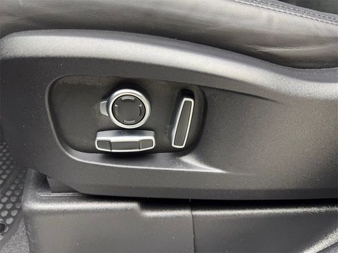 Used 2024 Land Rover Defender 130 Outbound image 27