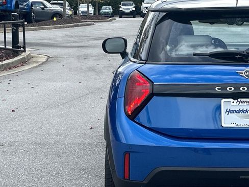 Used 2025 MINI Cooper 2-Door Hardtop image 19