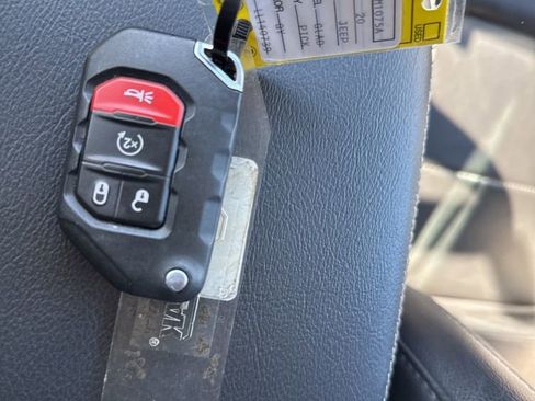 Used 2020 Jeep Gladiator Overland image 36