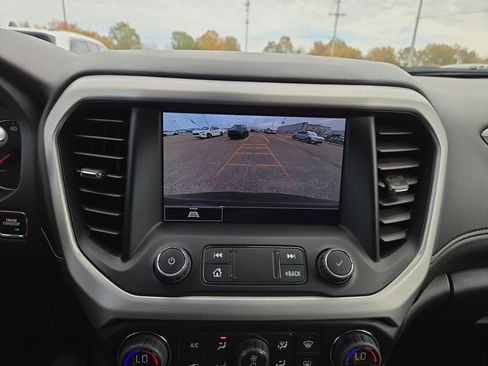 Used 2023 GMC Acadia SLT image 17