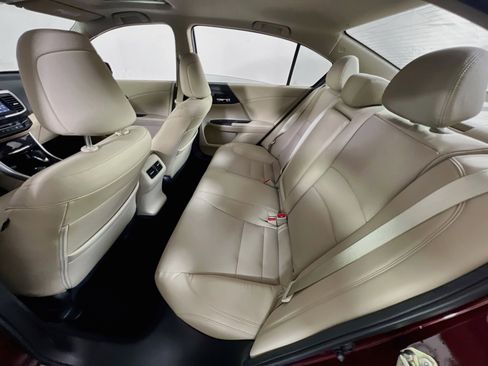 Used 2017 Honda Accord Touring image 24
