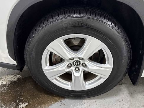 Certified 2023 Toyota Highlander LE image 10