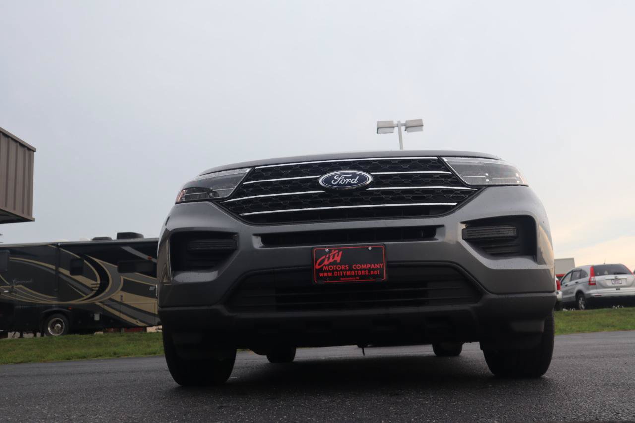 Used 2023 Ford Explorer XLT AWD/4WD image 5