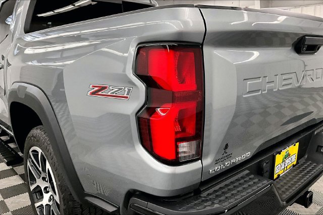 Used 2024 Chevrolet Colorado Z71 w/ Z71 Convenience Package 2 AWD/4WD image 35