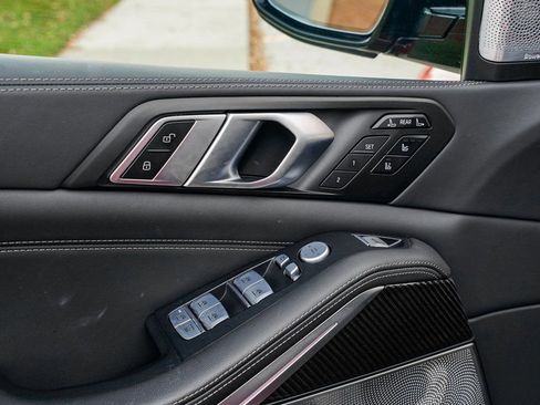 Certified 2025 BMW X7 M60i image 9