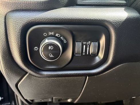 Used 2025 RAM 2500 Laramie AWD/4WD image 20