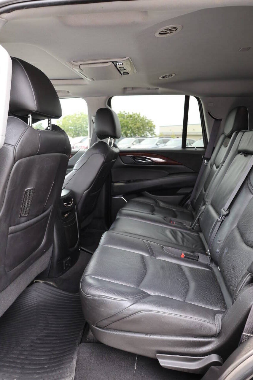 Used 2016 Cadillac Escalade Luxury AWD/4WD image 17