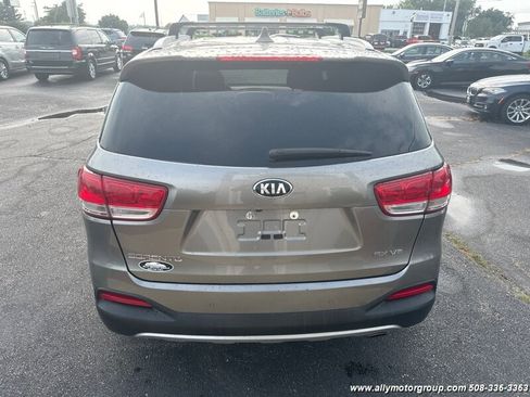 Used 2018 Kia Sorento EX image 5
