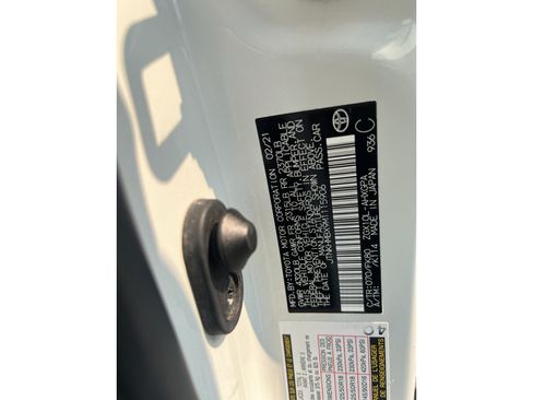 Used 2021 Toyota C-HR XLE FWD image 25