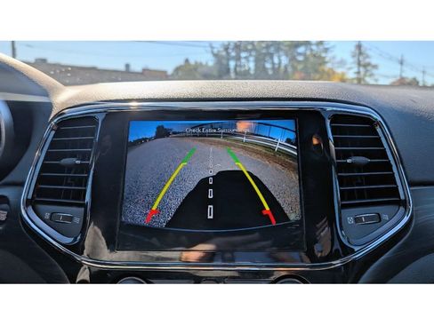 Used 2020 Jeep Grand Cherokee Laredo w/ Laredo X Package image 31