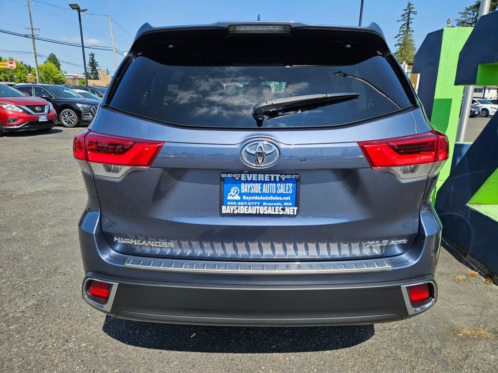 Used 2019 Toyota Highlander XLE AWD/4WD image 4