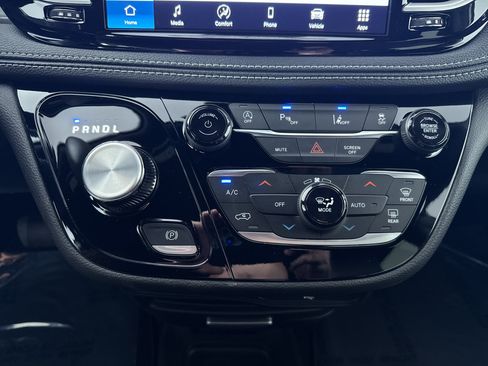 New 2026 Chrysler Pacifica Select FWD image 26