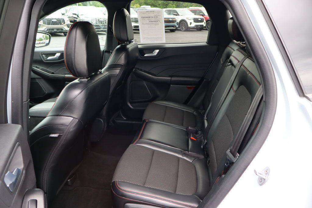 Used 2025 Ford Escape ST-Line Select AWD/4WD image 12