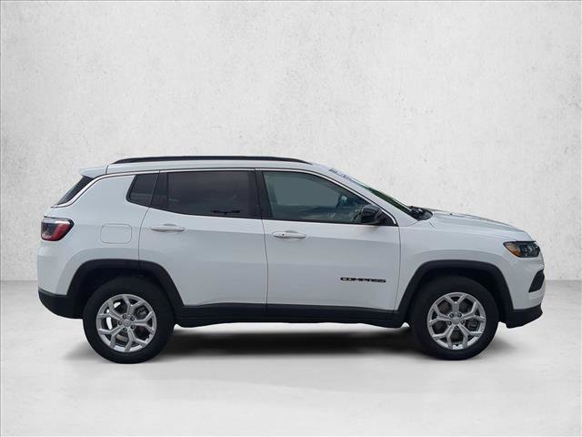 Used 2024 Jeep Compass Latitude AWD/4WD image 4