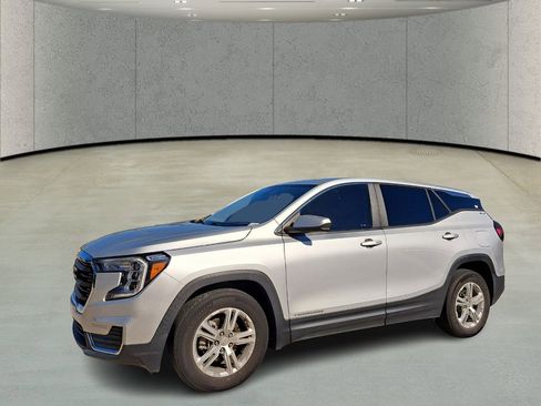 Used 2022 GMC Terrain SLE image 1
