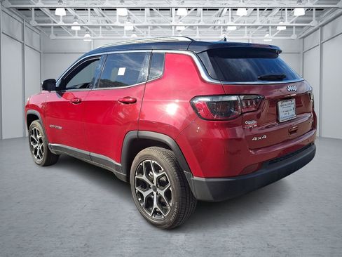 Used 2025 Jeep Compass Limited AWD/4WD image 3