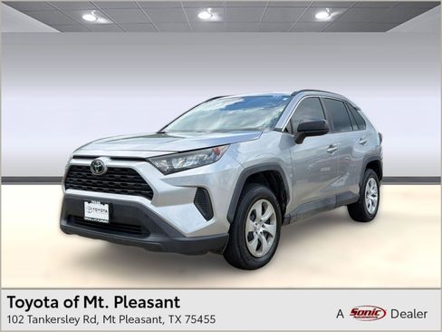 Used 2019 Toyota RAV4 LE FWD image 1